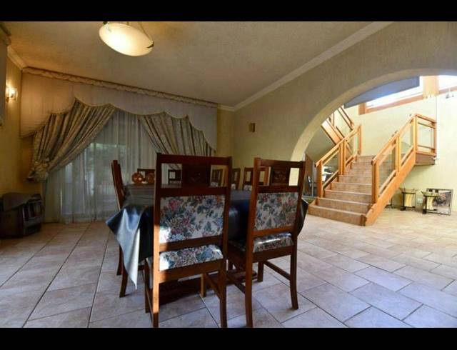 6 BEDROOM HOUSE FOR SALE IN ERMELO